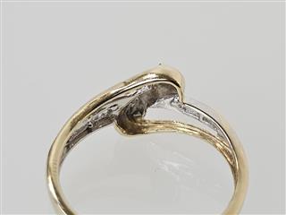 10K Yellow Gold APX 1/10 CTW Round Baguette Diamond Ring SZ 6.5